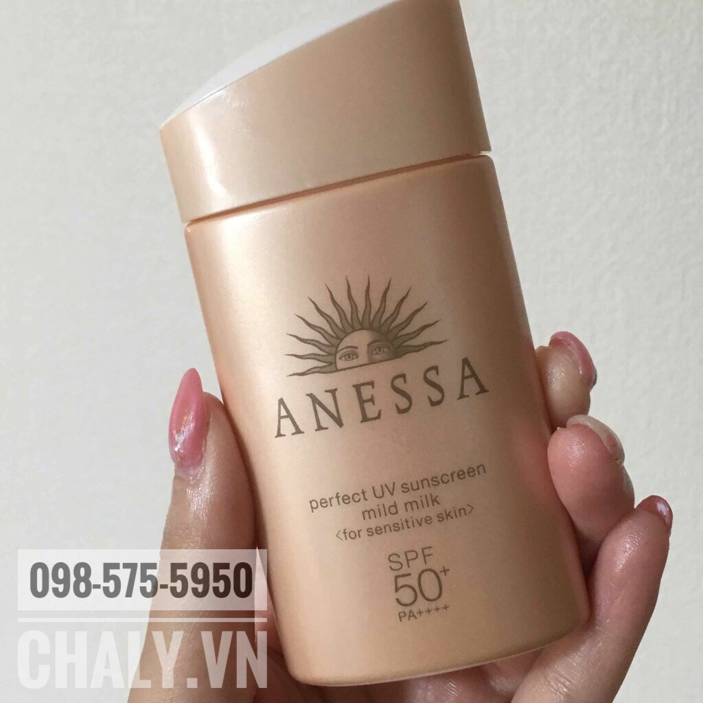 Mình cũng đã dùng thử qua kem chống nắng anessa dạng gel nhưng cuối cùng vẫn quay về với chai dạng sữa này, dùng cực thích. Mình da dầu nhé