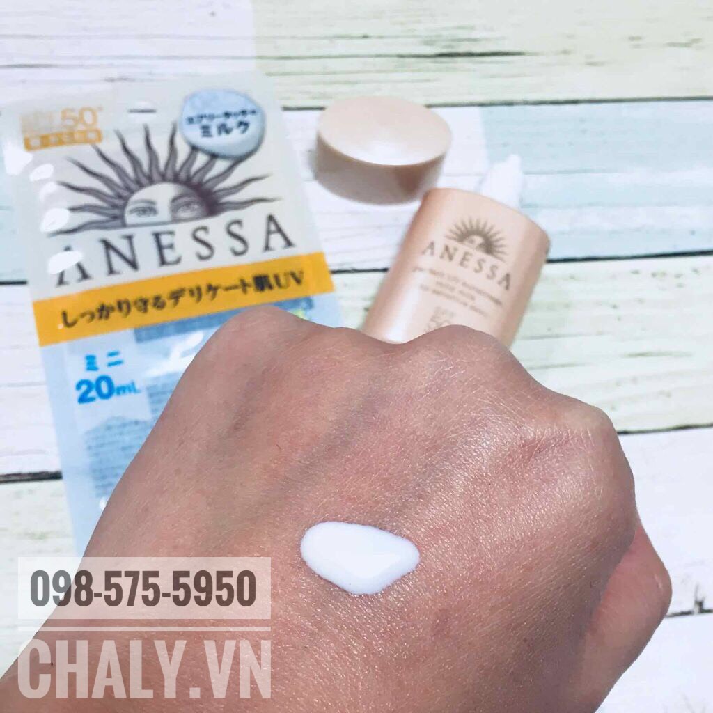 Chai kem chống nắng anessa của nhật bản có texture sữa thẩm thấu nhanh, đặc trưng kcn vật lý lành tính. Dùng rất đáng đồng tiền