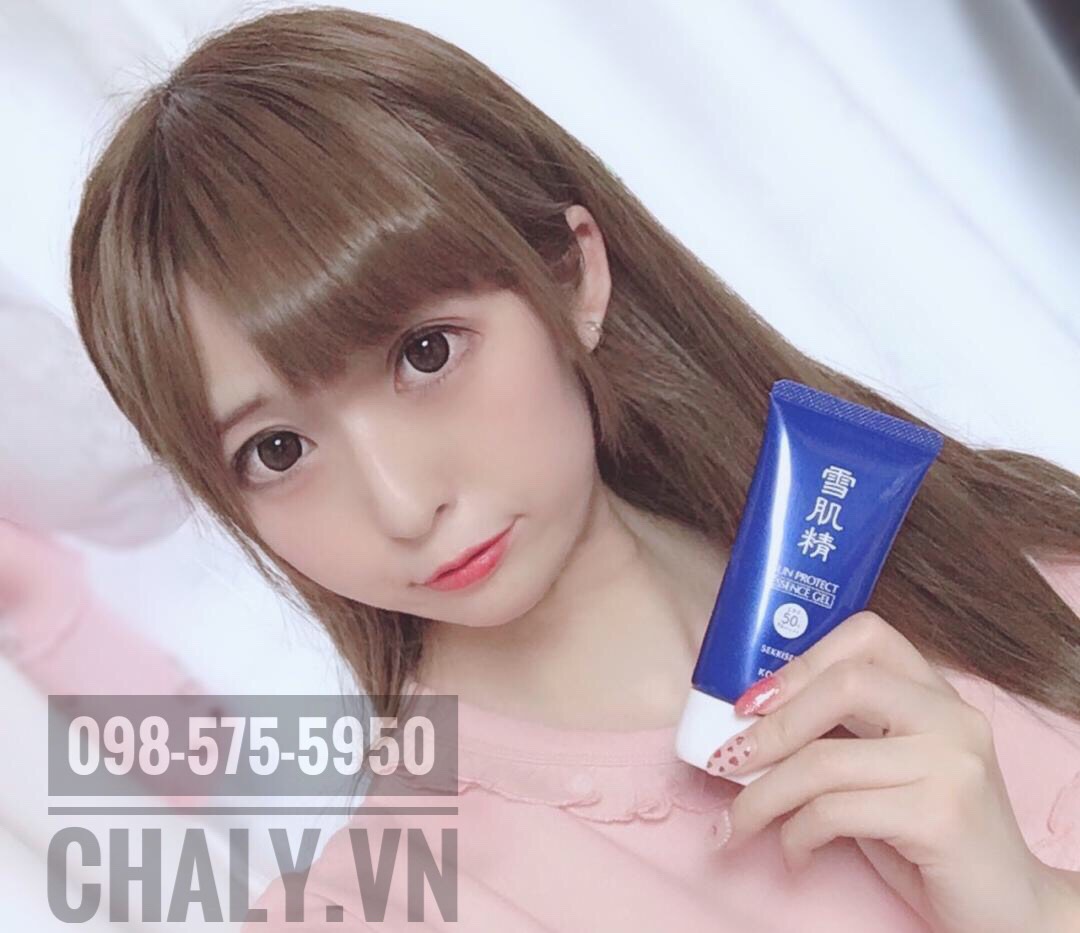 Dùng kem chống nắng kose sekkisei sun protect essence gel làm kem lót trước khi trang điểm rất tuyệt vời