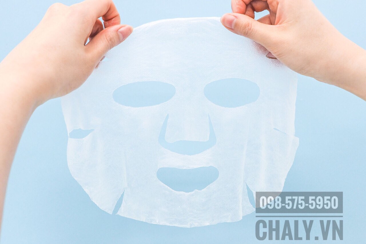 Mặt nạ làm sáng da mờ vết thâm Hada Labo whitening đủ độ to để che phủ kín khuôn mặt, kể cả cằm và 2 bên má