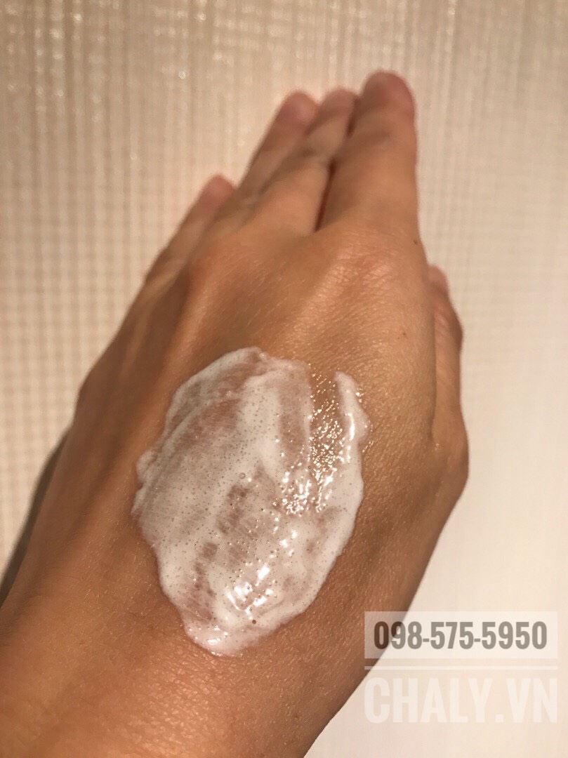 Texture của tẩy tế bào chết White Conc C rất mịn, không gây kích ứng hay khô xước da khi tẩy