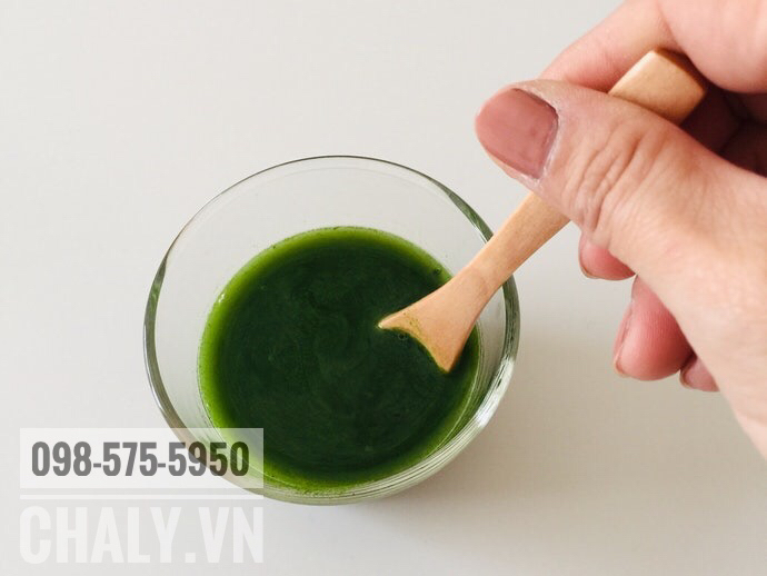 Bột rau xanh trái cây aojiru review: Chất bột aojiru này dễ hoà tan, vị ngon, mình cho trẻ con ở nhà uống chúng nó cũng thích chứ không khó chiu gì cả