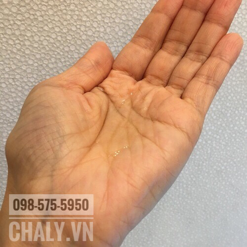 Chất dầu không quá dầy như Shu nhưng theo mình là vừa vặn đẹp. Chứ mild thì nó lỏng quá. Nói chung là vừa đủ để dùng hàng ngày