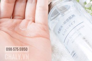 Nhắc đến nước hoa hồng Nhật lành tính nhất, hoàn toàn không cồn, dịu nhẹ cho da nhạy cảm, mẫn cảm thì không thể không nhắc đến Muji