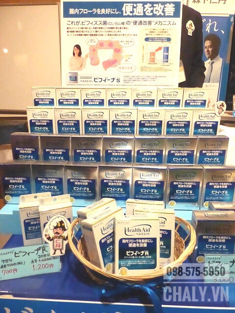 Quầy trưng bày sản phẩm men Bifina R Health Aid Nhật tại siêu thị Nhật Bản