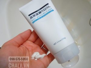 Tuýp sữa rửa mặt SQS Nhật có khả năng điều tiết bã nhờn và làm sạch lỗ chân lông siêu đỉnh, giúp thu nhỏ lỗ chân lông hiệu quả sau vài tuần sử dụng