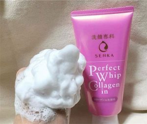 Shiseido Senka Perfect Whip collagen in được review cực cao tại Cosme Nhật và là sữa rửa mặt chống lão hoá ngon bổ rẻ số 1 ở Nhật