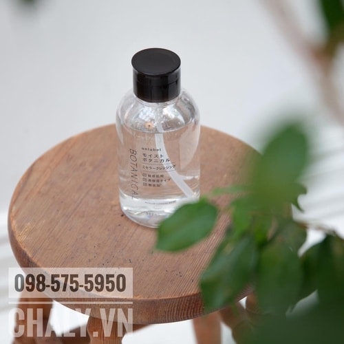 Nước tẩy trang cho da nhạy cảm của Nhật Unlabel moist botanical micellar cleansing water là thương hiệu tẩy trang bán chạy nhất của Pháp