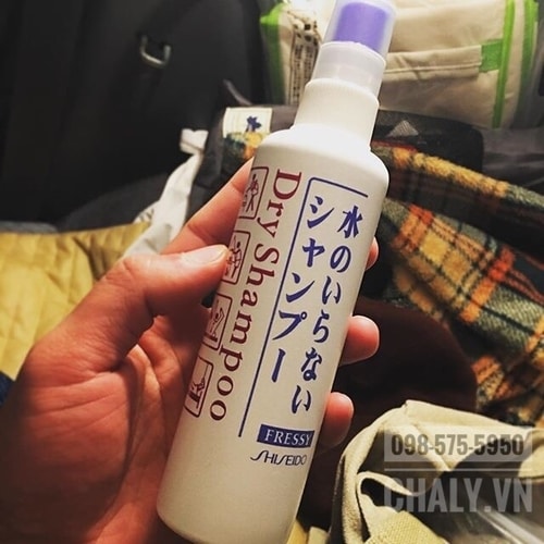 Chai Shiseido dry shampoo dùng để gội đầu cho bà xã mới sinh thấy bả ưng lắm. Dùng cũng khá tiết kiệm