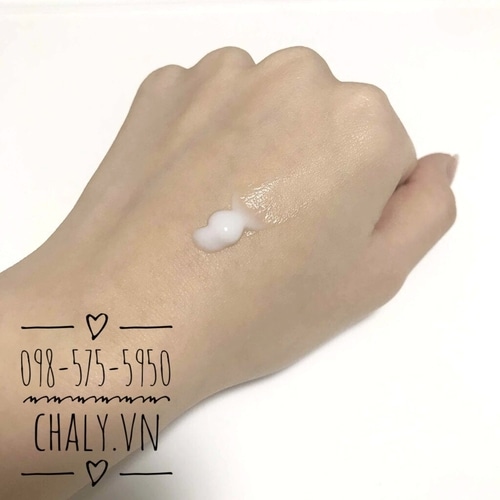 Là dưỡng thể gốc nước, gel dưỡng trắng body White Conc watery cream có texture cực lỏng mịn, tan thành nước khi thoa trên da