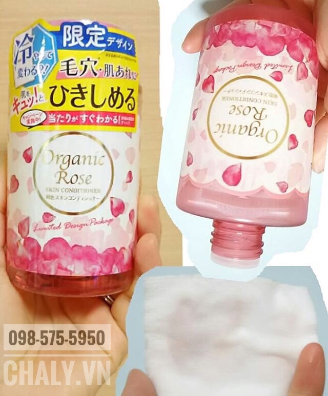 Dùng nước hoa hồng Organic Rose màu hông để lau sạch da mỗi ngày giúp làm sạch lỗ chân lông cực tốt