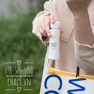 Tuy có tên gọi là ‘whitening & massage oil’ nhưng kết cấu của dầu dưỡng thể trắng da White Conc hoàn toàn không dính nhớp, bết rít mà ngược lại rất thoáng da, dễ chịu cho người dùng