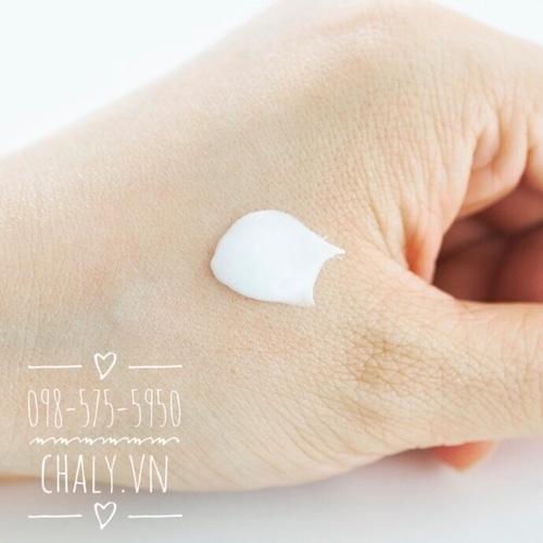 Texture của kem dưỡng da Muji moisturising cream 50g Nhật lỏng mịn, thẩm thấu sau khoảng 30 giây