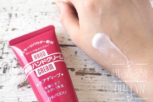 Kem tay Nhật Bản Shiseido hand cream deep moisture có chứa thành phần dưỡng ẩm phục hồi da sâu cực tốt, mang lại hiệu quả cao cho da tay sần sùi nhăn nhám