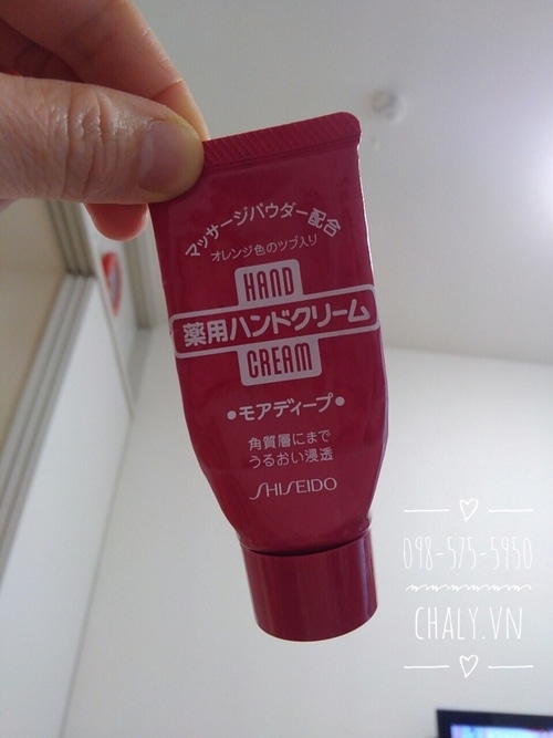 Tôi sở hữu cả lọ 100g trong nhà và tuýp 30g để mang theo trong túi dùng khi cần thiết của loại kem tay shiseido deep moist