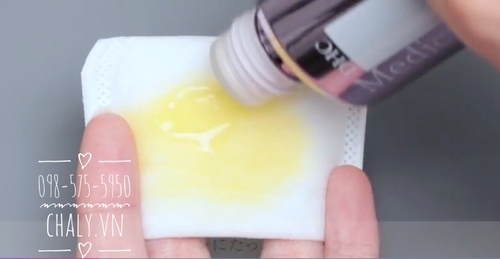 Toner DHC Q lotion nội địa Nhật có màu vàng, texture hơi sếnh mượt, hàm lượng dưỡng chất cao giúp nuôi dưỡng tế bào da vô cùng hiệu quả