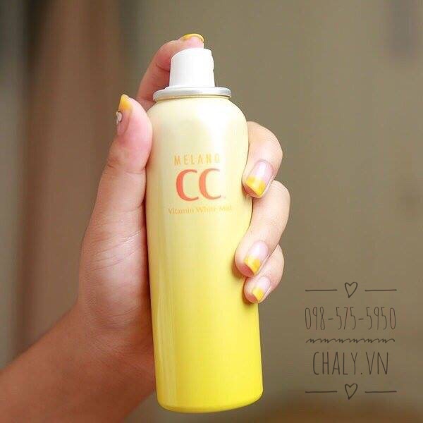 Chai xịt khoáng Melano CC whitening mist là xịt khoáng hiếm hoi của Nhật có khả năng dưỡng trắng mờ thâm