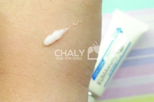 Texture kem gốc nước lỏng mượt dễ thấm của kem mắt Nhật Kumargic eye cream