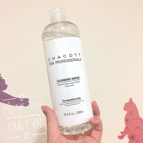 Nước tẩy trang Chacott for professional cleansing water là tẩy trang dạng nước siêu hot ở Nhật, được review cao về khả năng tẩy trang tốt cùng bảng thành phần dịu nhẹ, lành tính vô đối