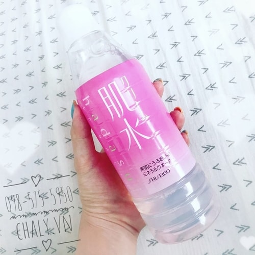 Sử dụng xịt khoáng màu hồng Hadasui skin body lotion vào mùa hè thấy hơi dính dính nên không thích lắm. Có lẽ cuối năm sẽ hợp hơn. Hoặc là mình phải chuyển sang chai xanh mới hợp