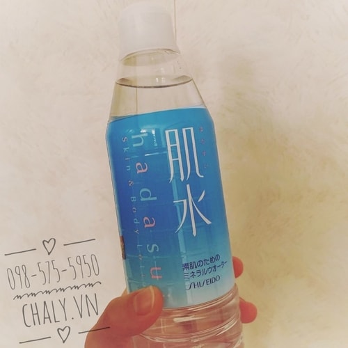 Hadasui Shiseido của Nhật là sản phẩm xịt khoáng chỉ toàn ưu điểm không có nhược điểm. Chai to, dùng lâu tiết kiệm, giá rẻ, thành phần lành tính dịu nhẹ, review cao