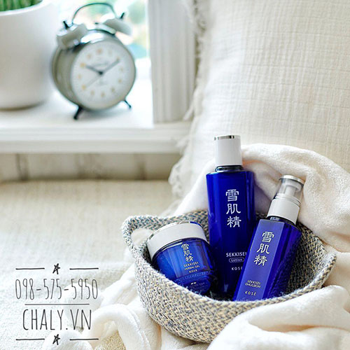 Kose Sekkisei Emulsion có thành phần dưỡng cao cấp, tuy nhiên texture hơi khó thẩm thấu nhất là với da nhiều dầu