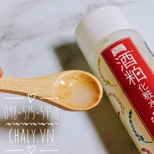 Texture của nước hoa hồng nội địa Nhật rượu sake PDC wafood có màu trắng đục như nước rượu sake hay nước vo gạo, thẩm thấu nhanh, không nhờn rích