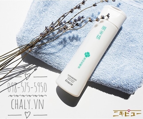 Có giá thành sinh viên nhưng lotion Kracie Hadabisei acne care có thiết kế bao bì khá cao cấp, nhìn bắt mắt