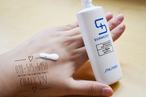 Lúc mới thoa lên thì kem chống nắng làm trắng sáng da sunmedic của shiseido cũng hơi nặng mặt thiệt, chắc do không chứa cồn. Nhưng bảo vệ da thì phải nói cực đỉnh