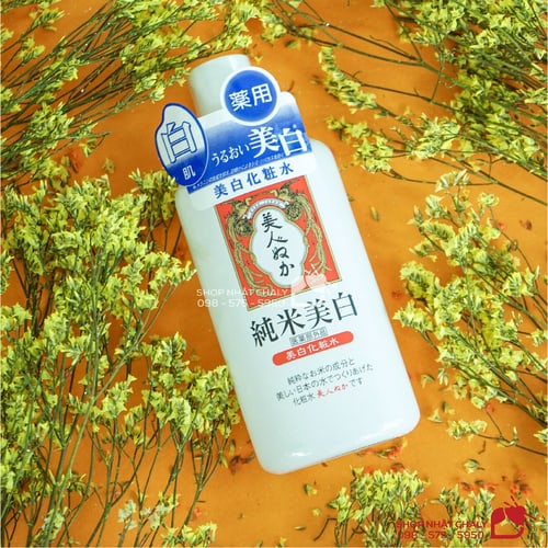 Sở hữu bảng thành phần đa dạng tới gần 2 chục loại chiết xuất dưỡng da khác nhau, nước hoa hồng cám gạo Bijin Nuka medicated whitening lotion gây bất ngờ bởi giá thành quá rẻ so với những gì lotion này cung cấp