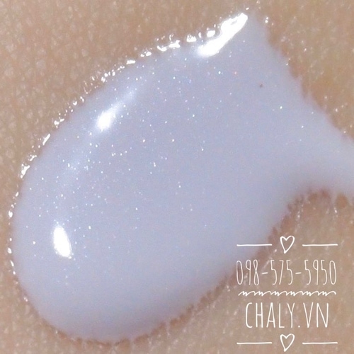 Cận cảnh các hạt ngọc trai của em sữa chống nắng hiệu chỉnh sắc da Skin Aqua tone up UV milk Rohto đây nhá các nàng ơi. Ui apply lên da lấp lánh, sáng mịn, đánh bay sự sạm xỉn, mệt mỏi trên da ngay sau khi thoa luôn á