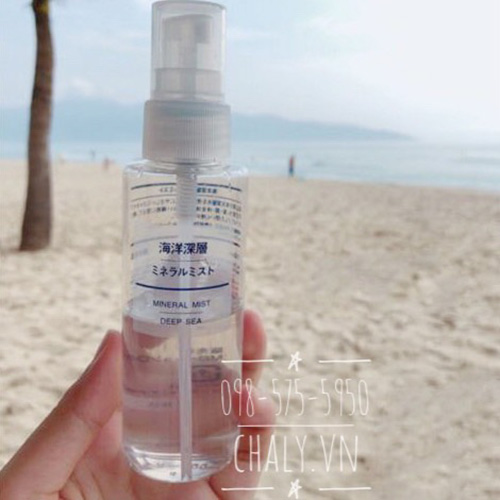 Xịt khoáng Muji Light Toning Water Deep Sea có kích thước khá nhỏ, tiện lợi để mang đi. Tuy nhiên khá nhanh hết