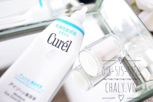 Có giá thành tương đối cao so với mặt bằng chung kem mắt bình dân của Nhật, Curel moisture eyezone essence sở hữu bảng thành phần ưu tú và dịu nhẹ